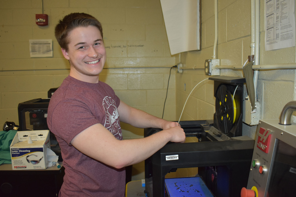 VP-TECH student using a 3D printer