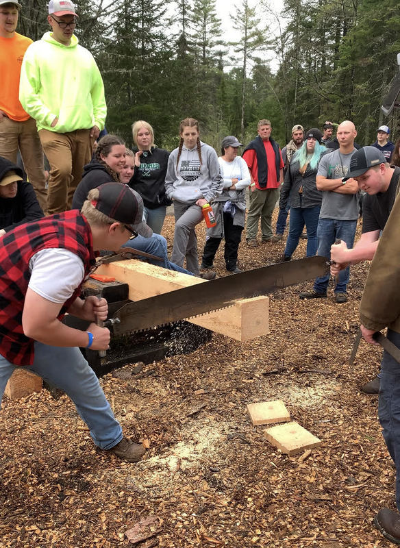 Two Conservation students do a two-man crosscut event